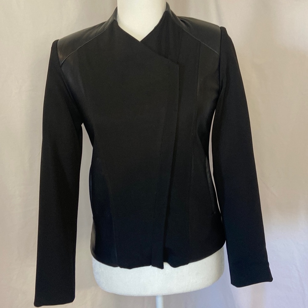 Krisa Women’s black Leather jacket with stretch contrast size small